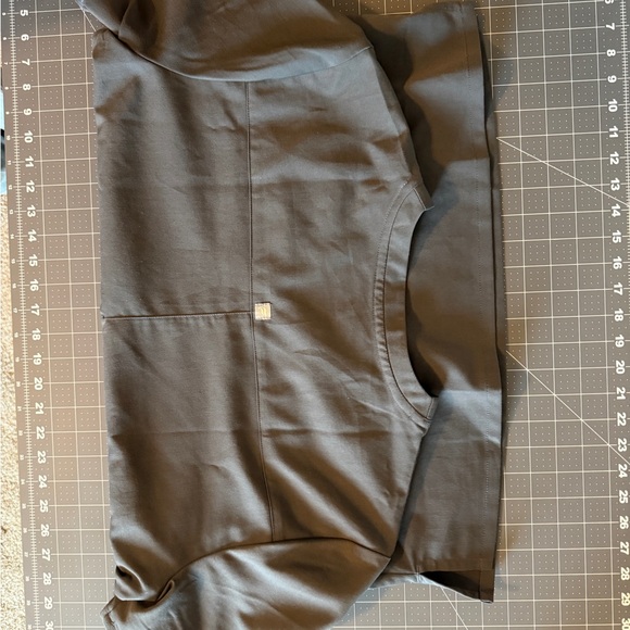 Men's Fabletics Grey Scrub Set - Picture 5 of 7